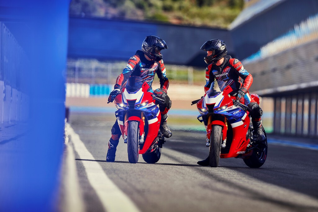 «Con cabeza, todos iríamos en motos de 20 CV»: hay un debate abierto sobre las motos deportivas y la DGT no se ha quedado al margen
